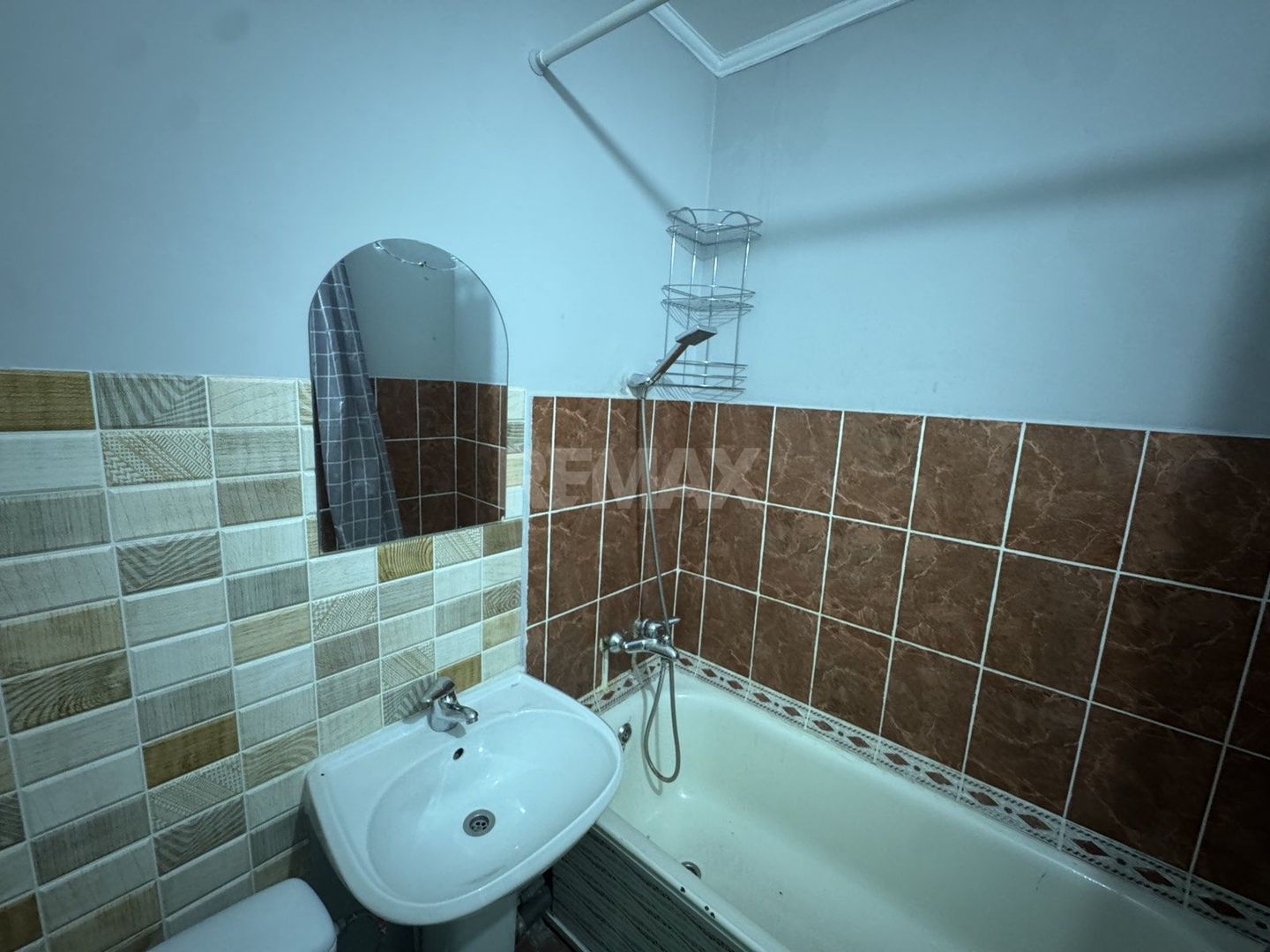 Se vinde apartament vizavi de parc - Poză 7