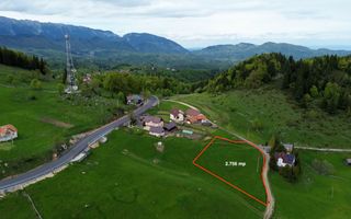 Teren Fundata cu vedere la muntii Bucegi - Poză 2