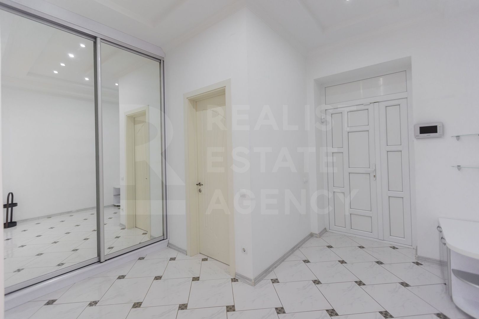 Chirie, casă, 2 nivele, 5 camere, str. George Meniuc, Centru - Poză 11