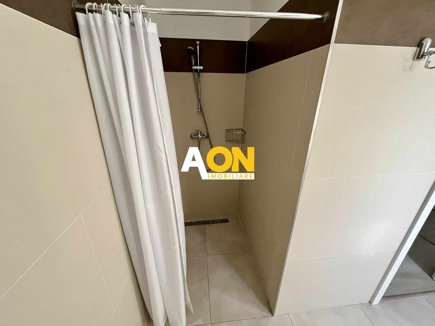 Apartament cu 3 Camere, Bloc Nou, Etaj 1, Zona Centru - Poză 11