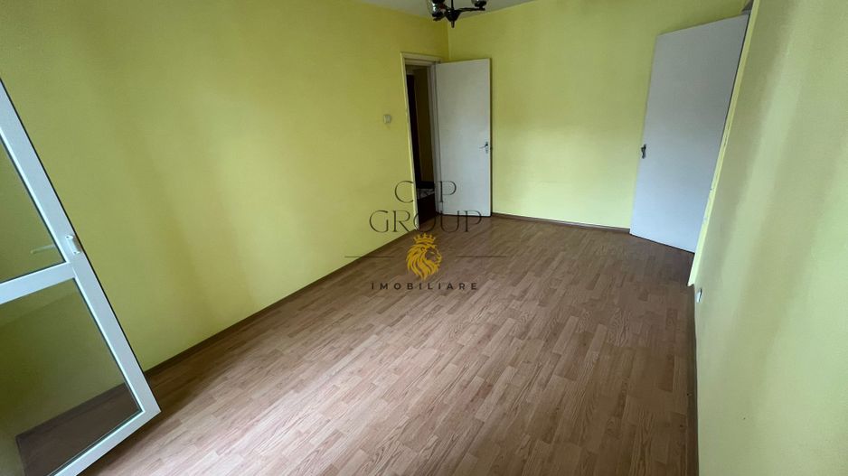 Apartament 4 camere, etaj 1/4, zona Mausoleul Eroilor - Sud - Poză 2