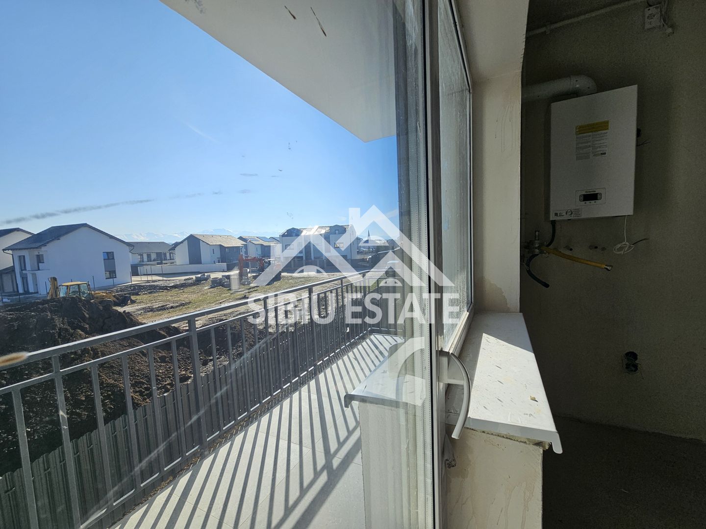 Apartament 3 camere, 2 bai, etaj 1 Selimbar - Poză 8