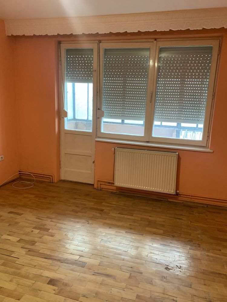 BRASADAS vinde ap 2 cam etaj 2/4 zona CENTRALA. - Poză 1