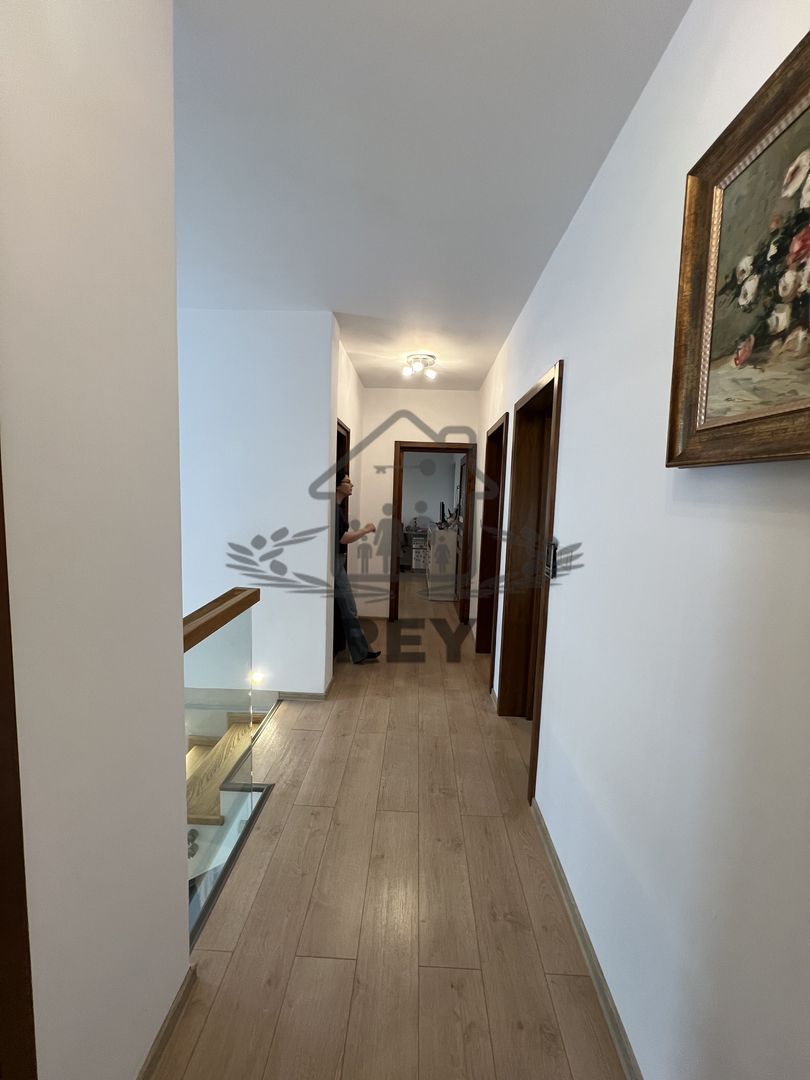 Casă de tip triplex la vânzare 6 camere /Șelimbăr /Secția 1 de Poliție - Poză 23