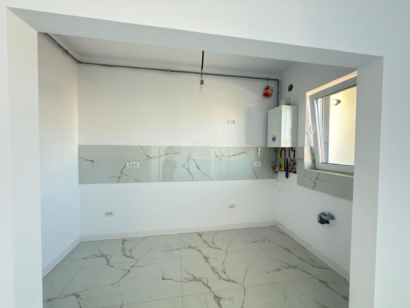 Etaj 1. Loc de parcare. Asfalt. - Poză 5