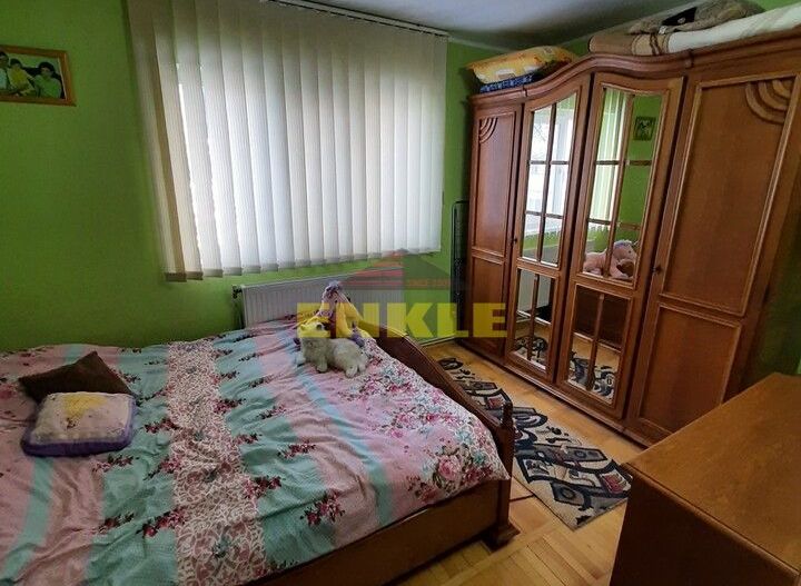 Apartament 3 camere, zona Bd.George Enescu , et.1, mobilat/utilat, pret negociabil ! - Poză 2
