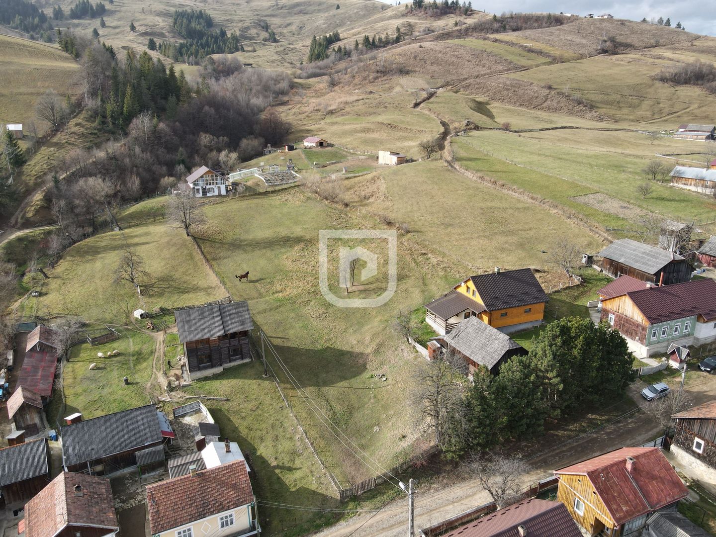 Casa cu 3 dormitoare, 4920 mp si pardoseala Gura Humorului - Poză 1