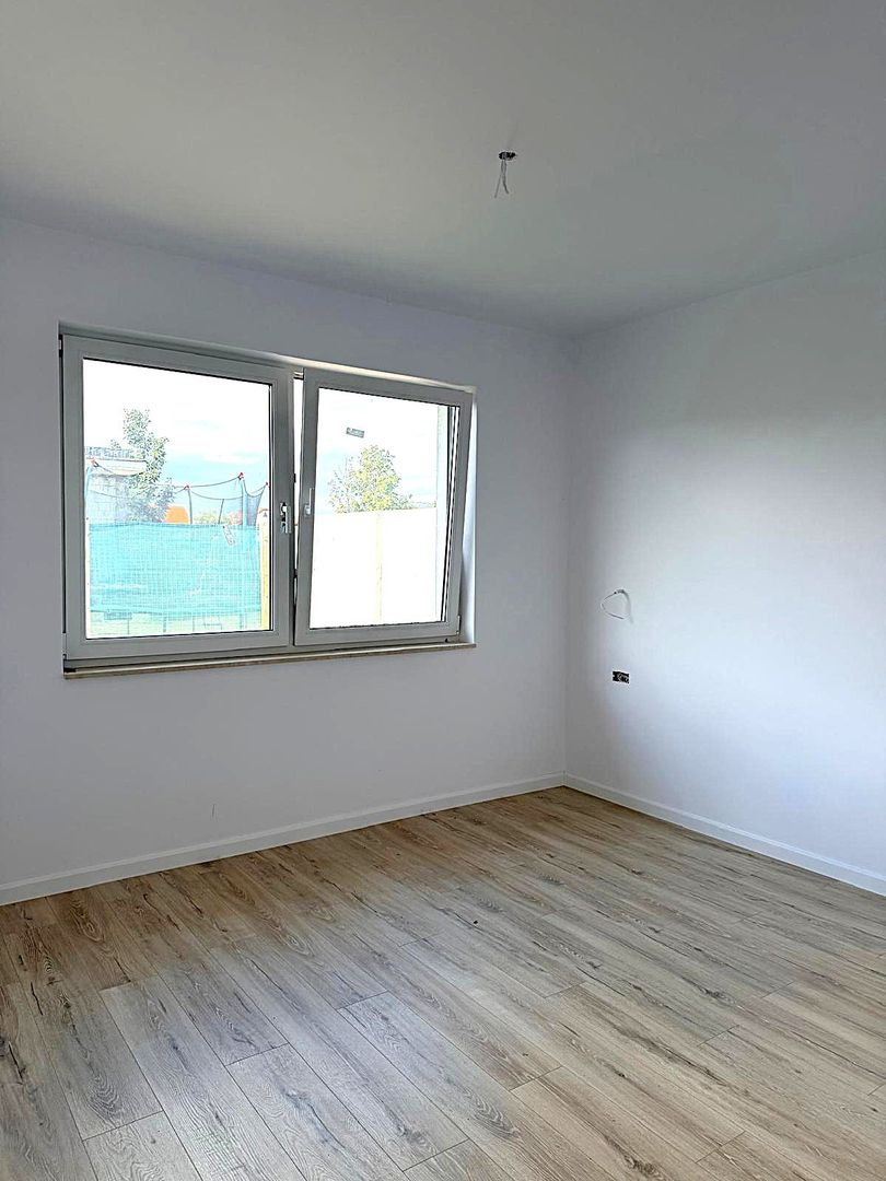 Casa de vanzare pe un singur nivel zona ORIZONT pret 220 negociabil - Poză 9