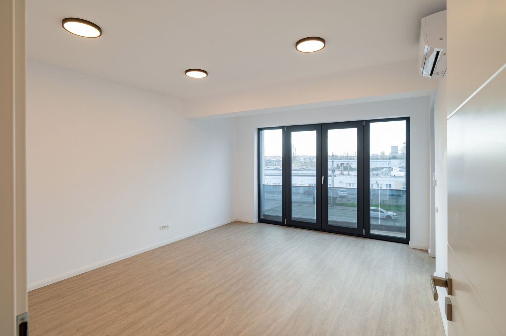 NOU! Spatii de birouri premium de inchiriat | Bdul 1 Mai | Parcare - Poză 8