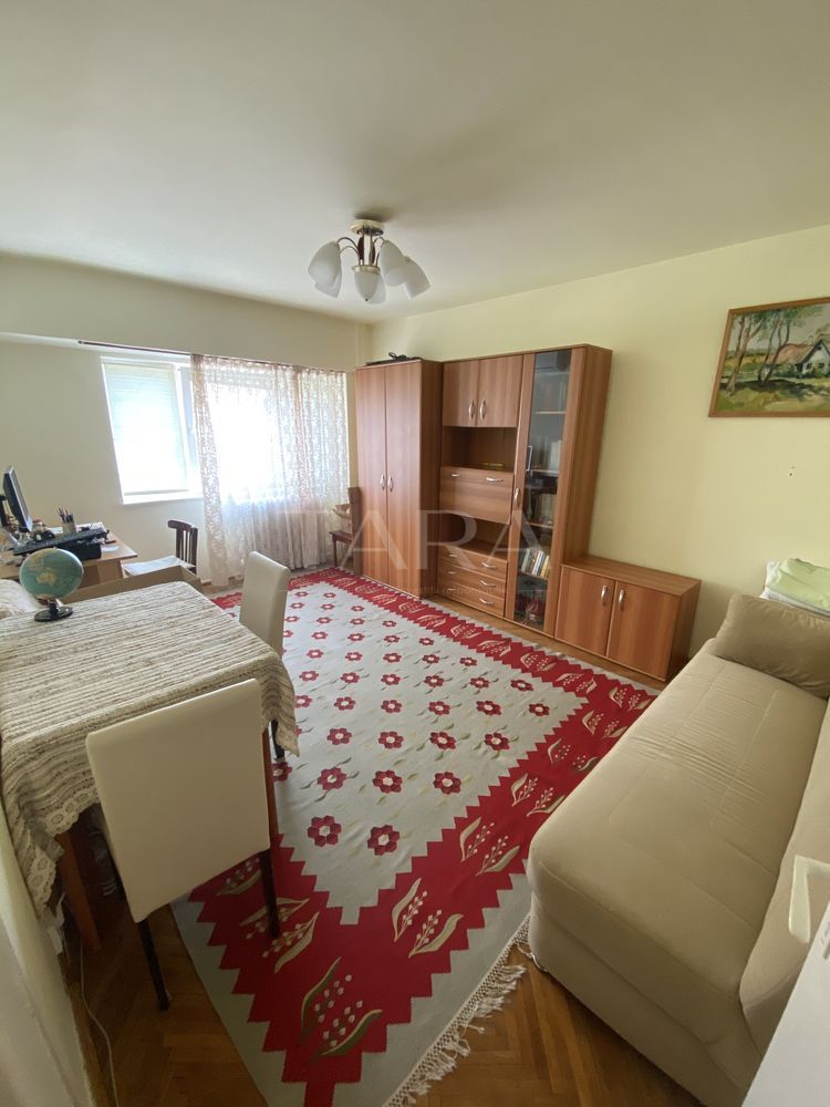 Vanzare un apartament spațios cu 3 camere, situat în Cluj-Napoca. - Poză 1