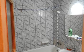Apartament 3 camere, 2 băi,complet mobilat și utilat, Locație excelentă, etaj 6 - Poză 3