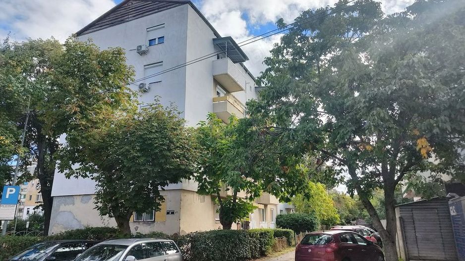 BRASADAS vinde ap 2 cam CARAMIDA etaj 1/4. - Poză 1