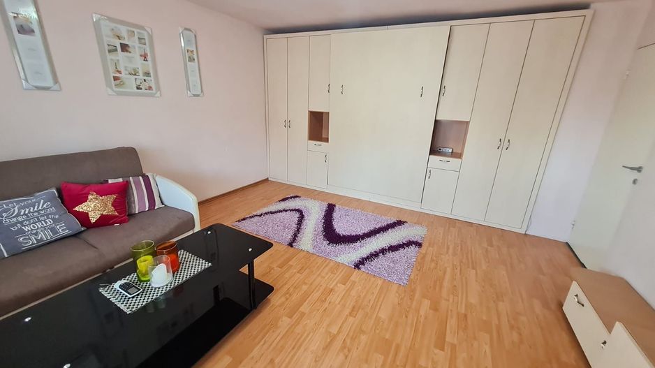 La 10 minute de Piața Unirii - Poză 1