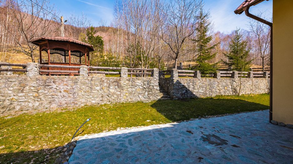 Casă de vacanță în Poiana Mărului. - Poză 20