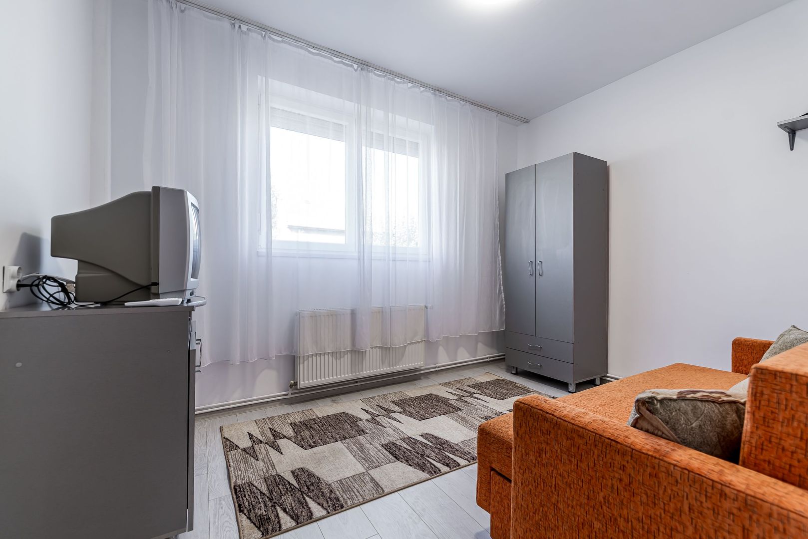 Apartament la cheie cu 2 camere la casa in Parneava Comision 0% - Poză 9