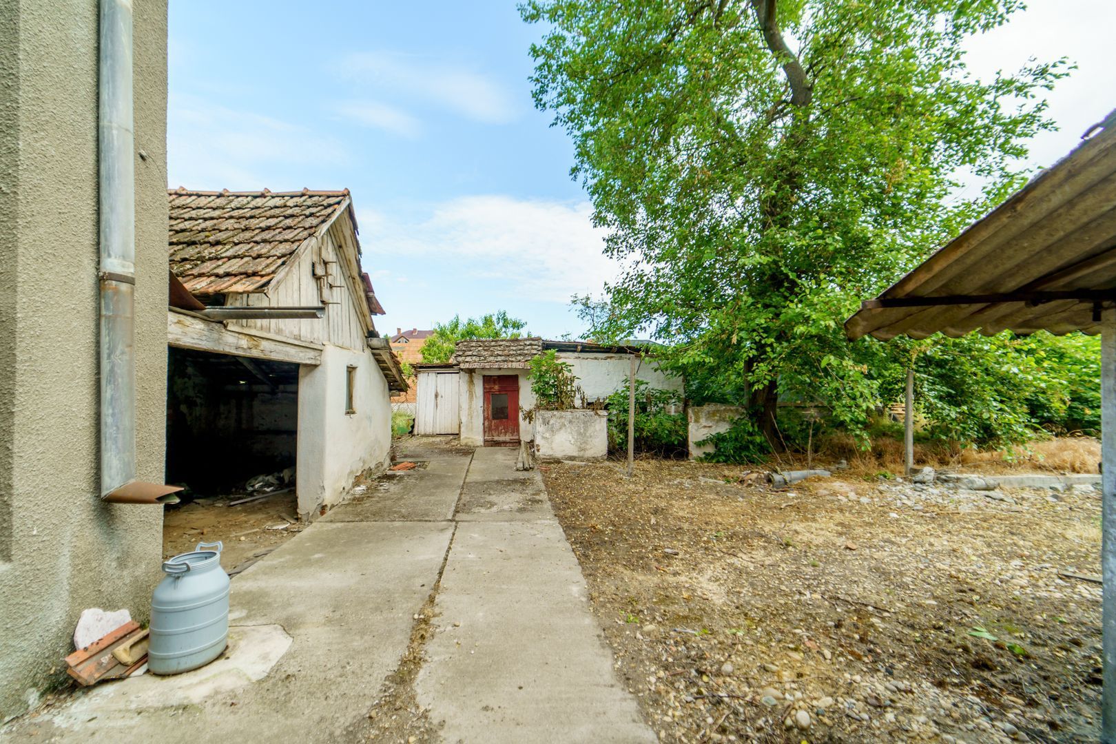 Casă cu teren 1674 mp - Poză 10