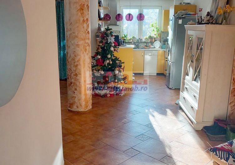 Vanzare apartament 3 camere  in Vila Parter Inalt Busteni Prahova - Poză 4