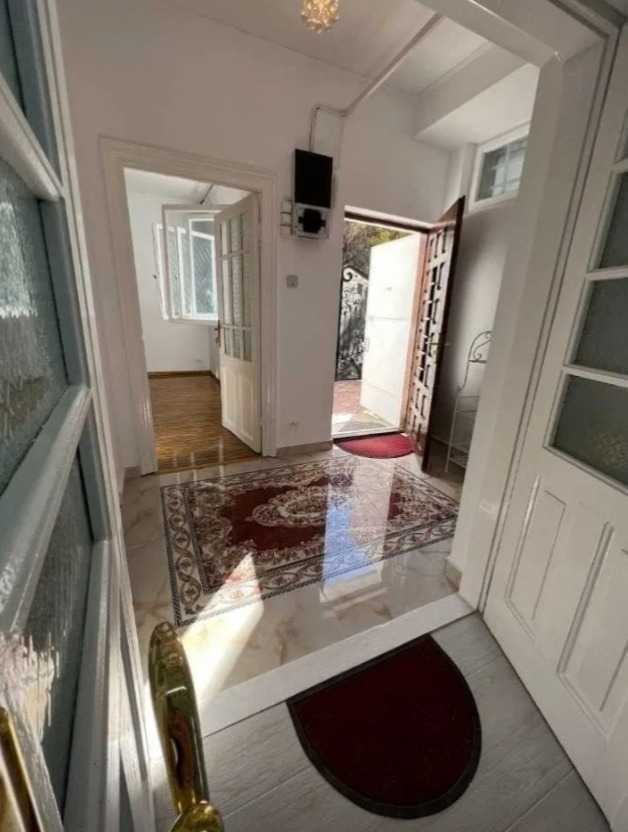 Casa cu garaj, individuala, langa metrou, intersectia Piata Muncii - Poză 1