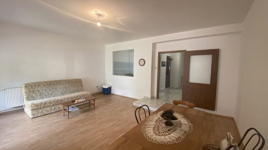 Casa de vânzare/închiriere zona Lunei - Poză 1