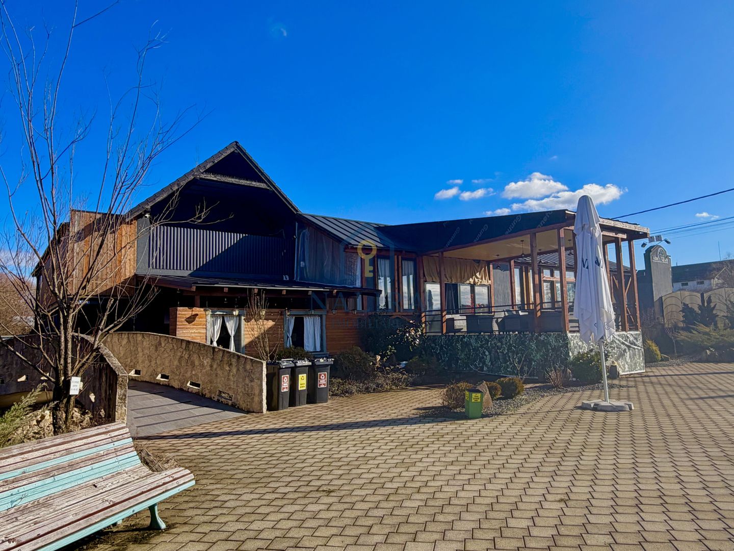Proprietate unică de vânzare – piscină, restaurant, terasă - Poză 2