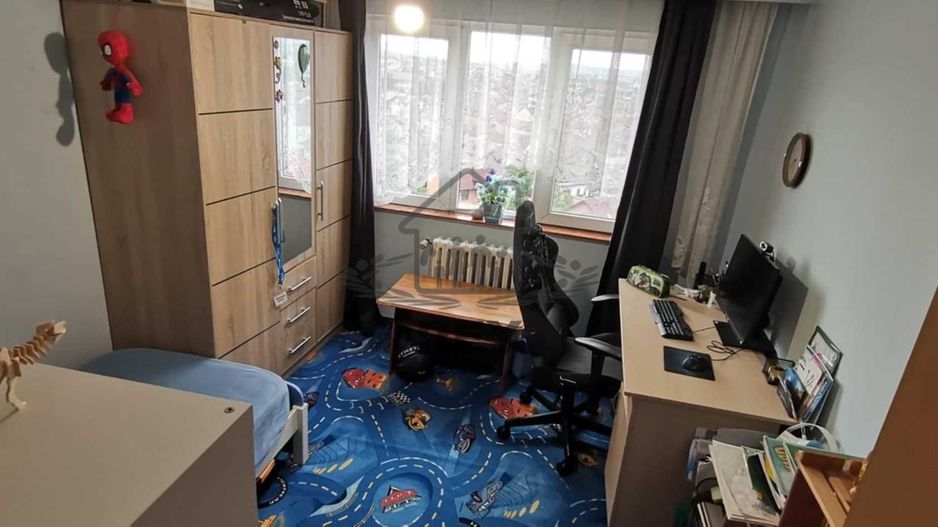 Apartament 3 camere de vânzare zona V. Aron - Poză 3