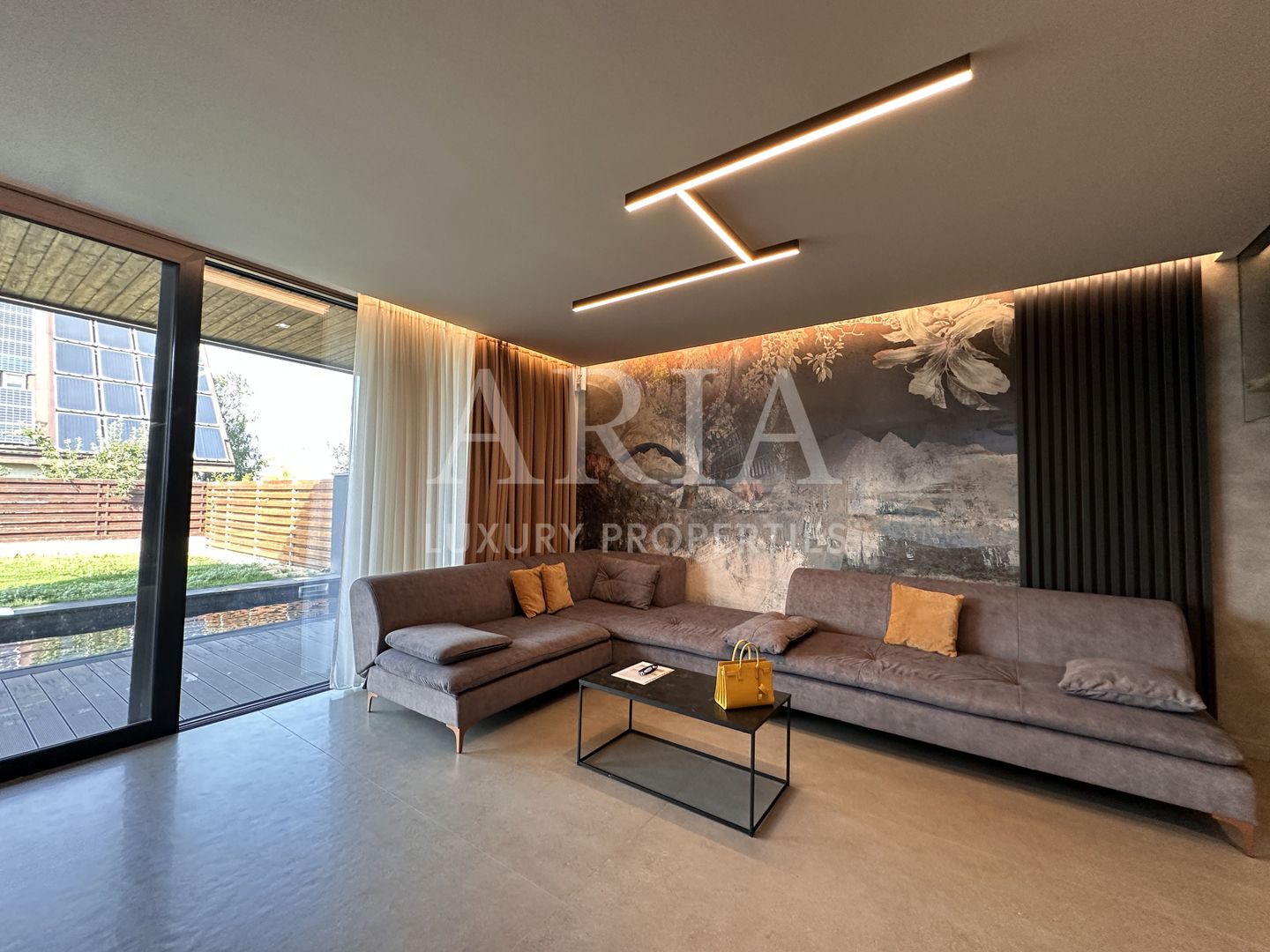 SMART VILLA - POOL - LUXURY GATED COMMUNITY - NEAR THE FOREST - Poză 24