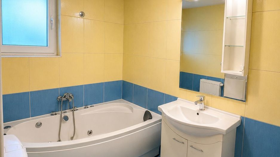 Casa cu 4 camere in localitatea Cheresig - Poză 12