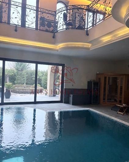 Vila deosebita cu piscina interioară - Poză 6
