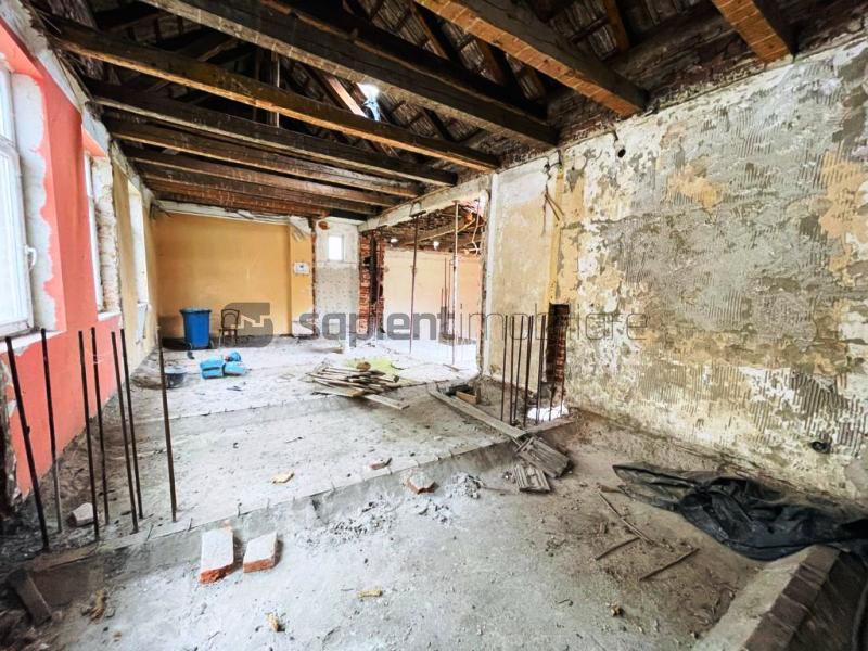 Casa situata ultracentral cu proiect autorizat - Poză 10