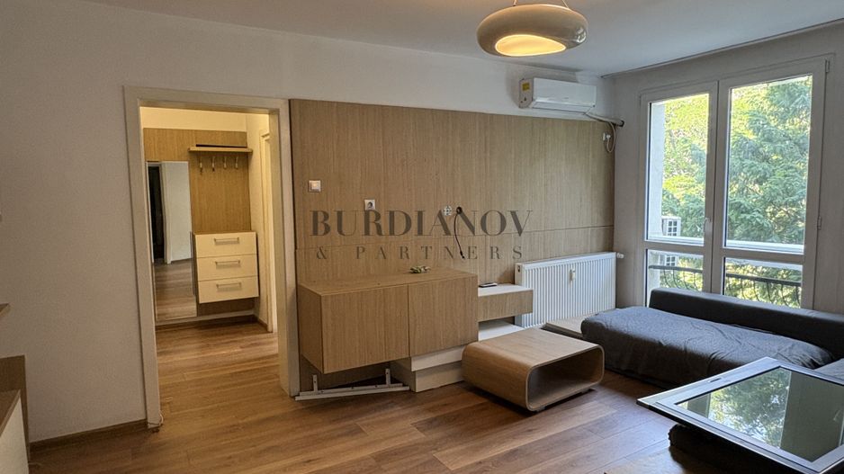 Apartament cu 3 camere - Metrou Costin Georgian - bd. 1 Decembrie 1918 - Poză 1