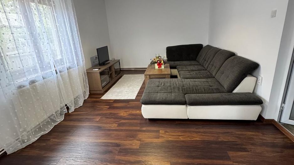 Casă de închiriat – Str. Trandafirilor - Poză 1