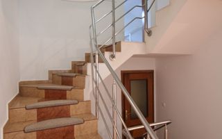 Casa in Blascovici, 5 camere + 3 bai, centrala proprie - Poză 9