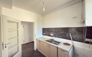 Locatie excelenta! Etaj 1. Decomandat. Loc de parcare. - Poză 4