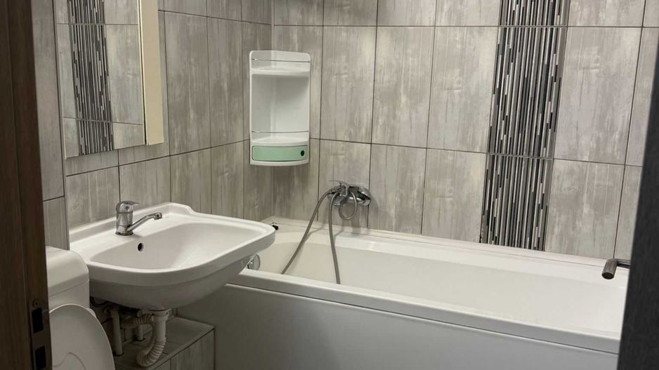 Vand apartament 2 camere Piata Moghioros - Poză 3