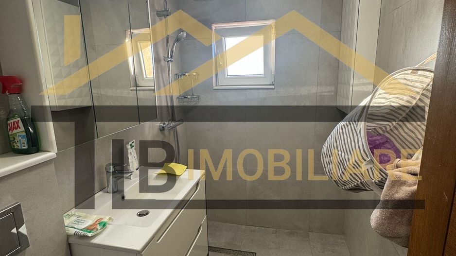 Apartament cu 3 camere, 65 mp, decomandat, zona Semicentral - Poză 8