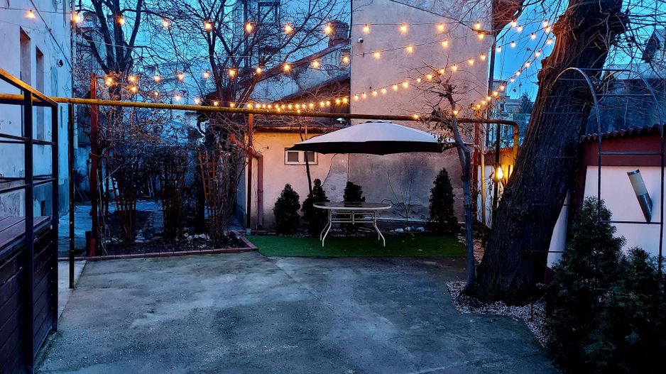 Parcul Carol,imobil versatil rezidential /birouri,parcare si curte - Poză 1