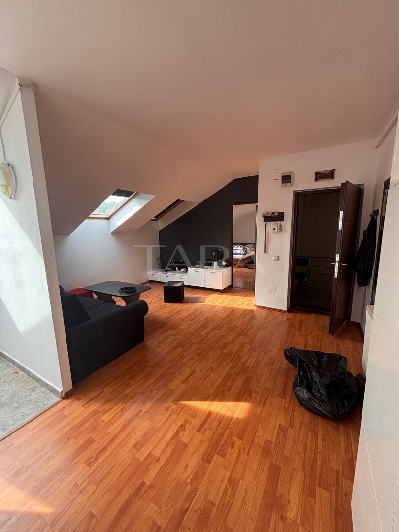 Apartament la mansardă, spațios și luminos. - Poză 1