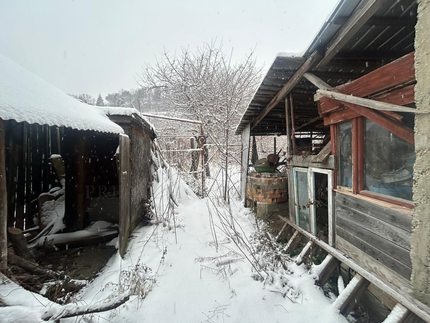 Casă batraneasca+ teren 999 mp intravilan în Oituz - Poză 17