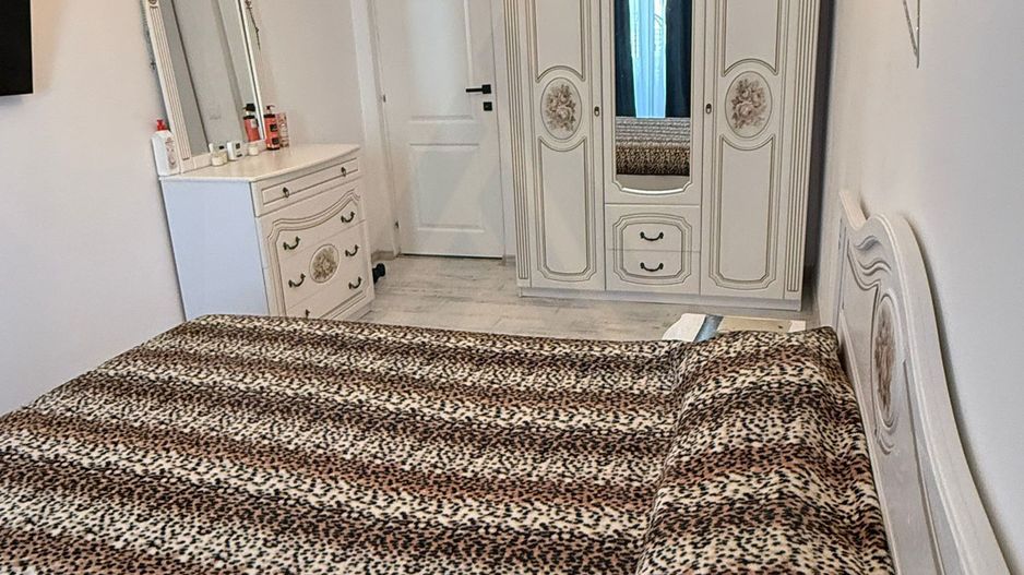 Apartament modern 3 camere 2 bai 64 mp utili si parcare zona Central - Poză 4