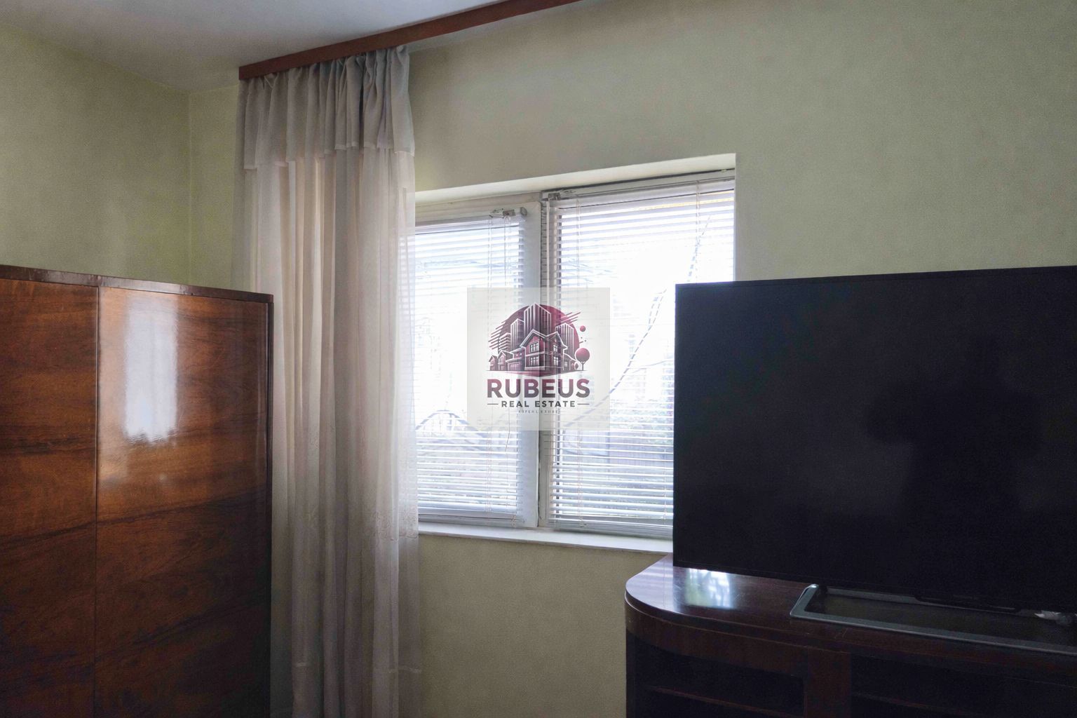 Casa cu personalitate in Calomfirescu – spatiu, liniste si teren gener - Poză 13