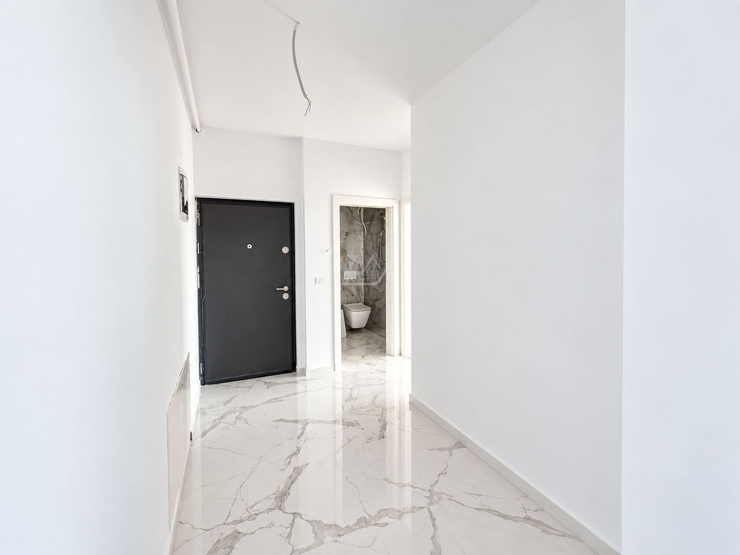 Apartament cu 3 camere si doua bai. Finisaje de calitate. Parcare - Poză 11