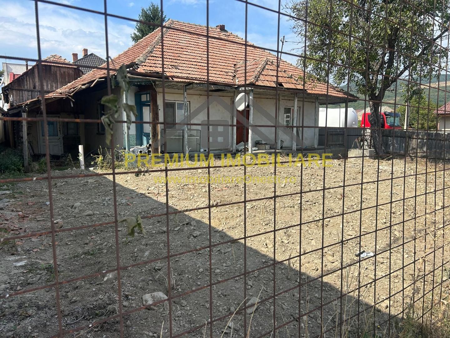 Casă de vânzare în centrul Oituzului, DN11 - Poză 14