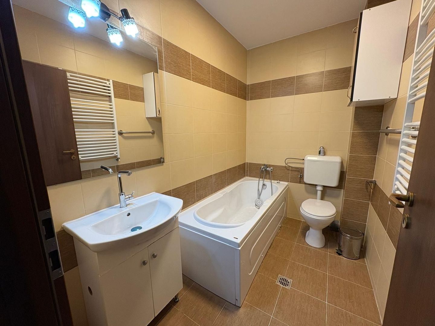 AP. 2 CAMERE- APARATORII PATRIEI, PARCARE INCLUSA, CENTRALA, METROU - Poză 11
