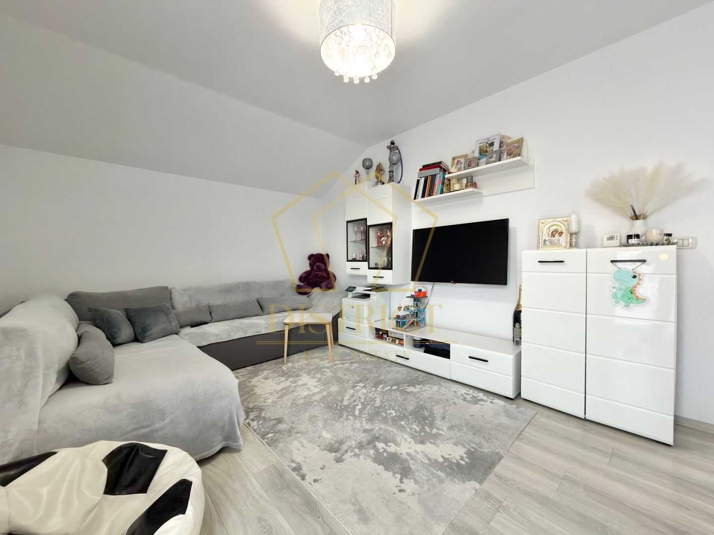 Apartament cu 2 camere complet mobilat si utilat la etajul 1 in Giroc la asfalt. - Poză 4