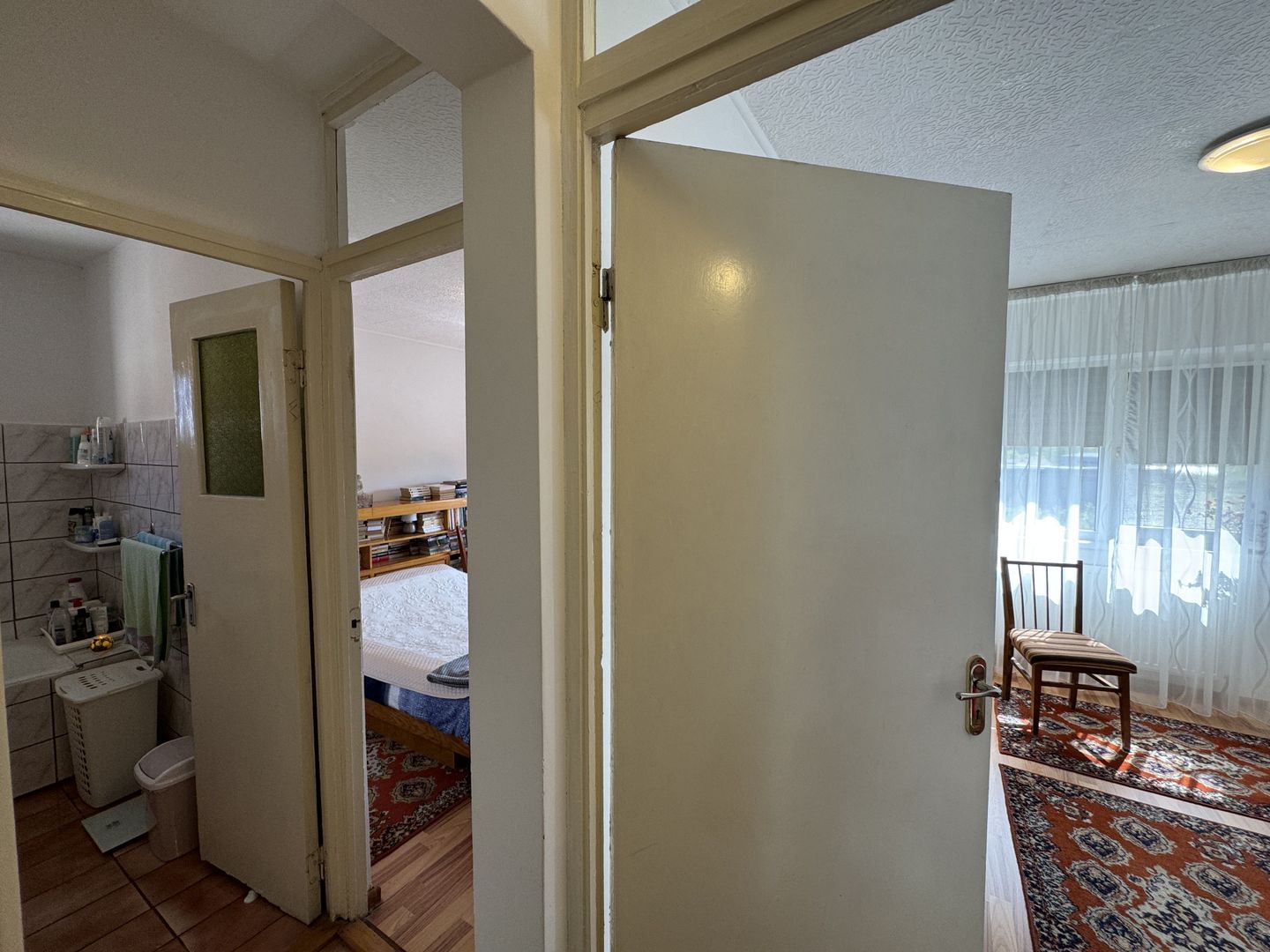 Apartament decomandat cu 3 camere in Florilor, strada Crinului - Poză 16