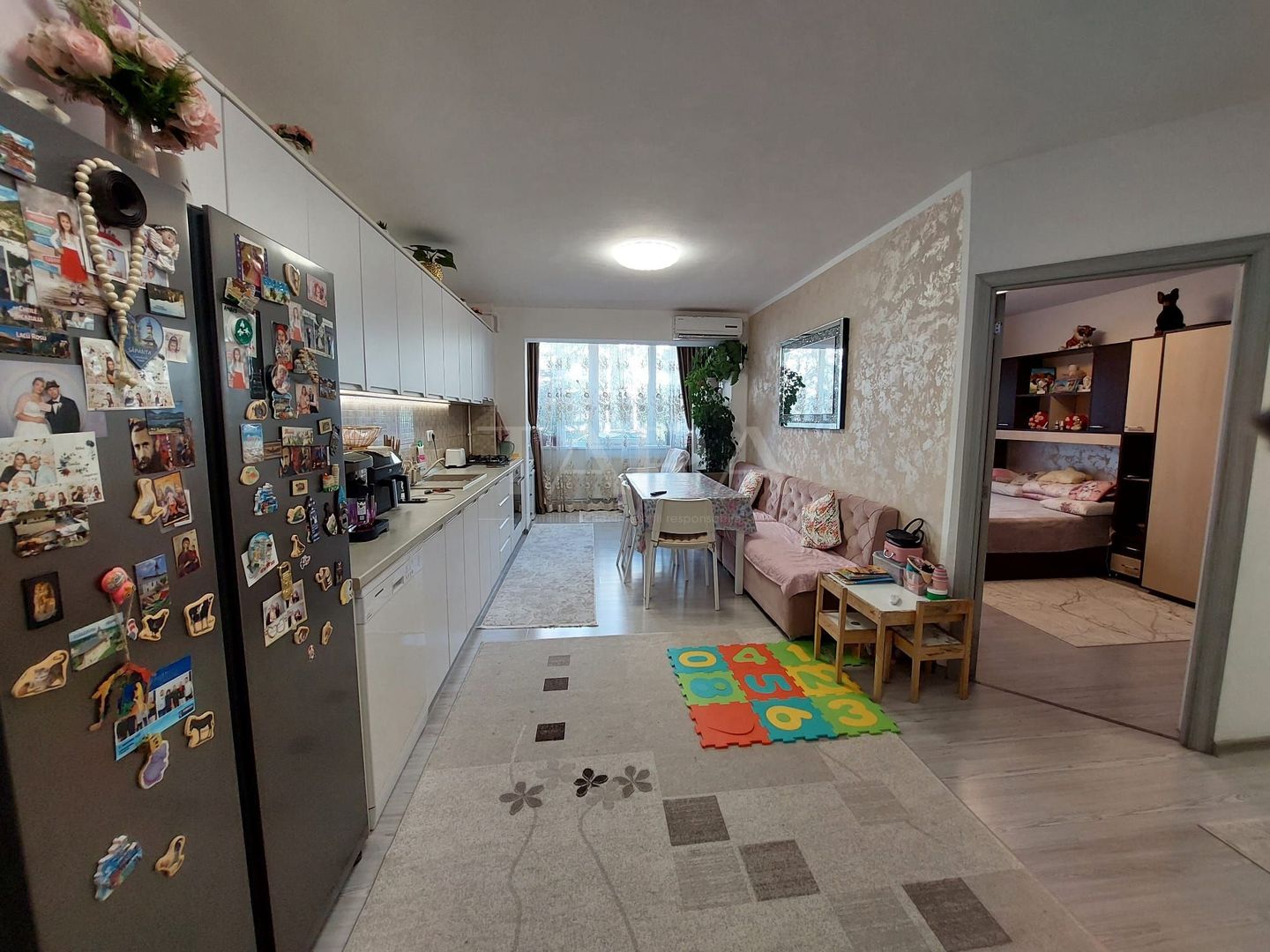 Apartament cu 3 camere, 2 balcoane și parcare, zona Floresti. - Poză 3