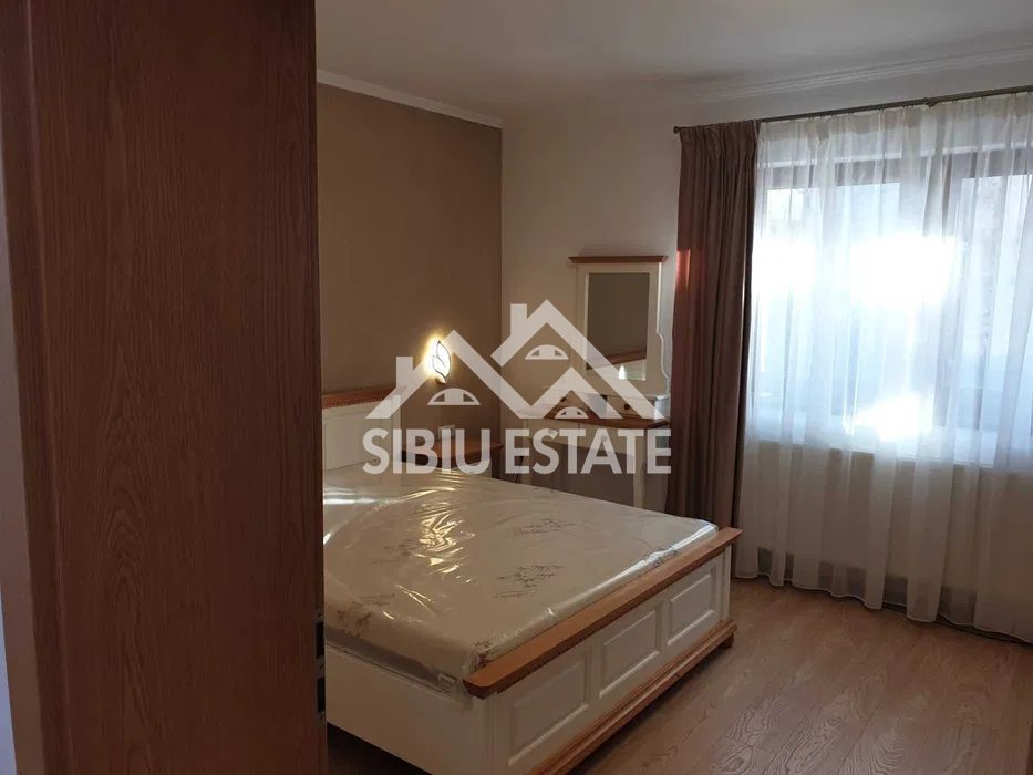 Apartament modern de inchiriat 3 camere, curte, garaj  Zona Sub Arini - Poză 6