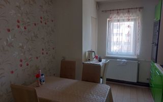 Apartament cu 4 camere de vanzare in Plopilor, etaj 3/4 ! - Poză 3