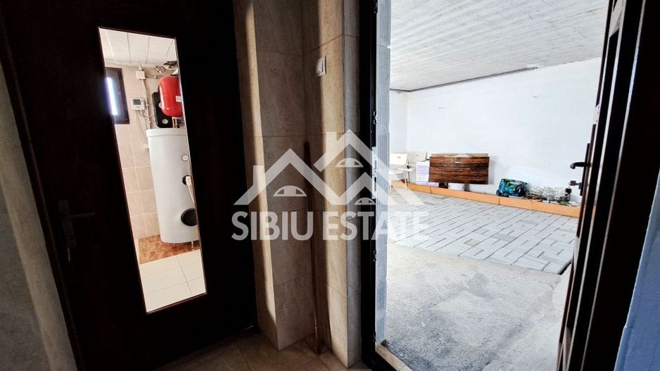 Casa Sibiu cu pivnita si garaj, curte mare - Poză 20