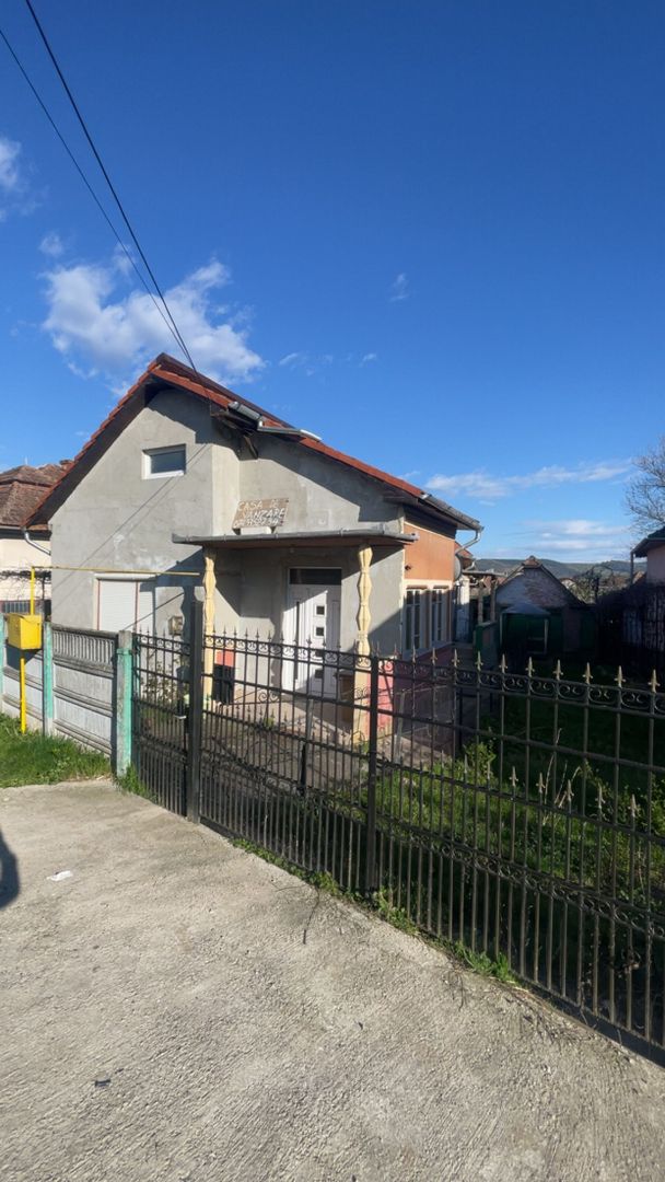 Casă de vanzare in unirea - Poză 1